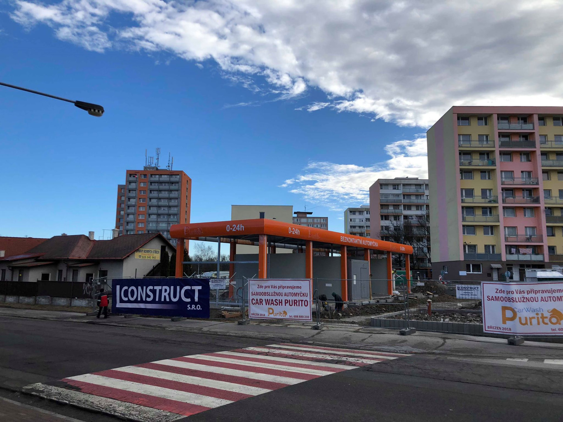 Dokončovaná bezkontaktní automyčka Car Wash Purito