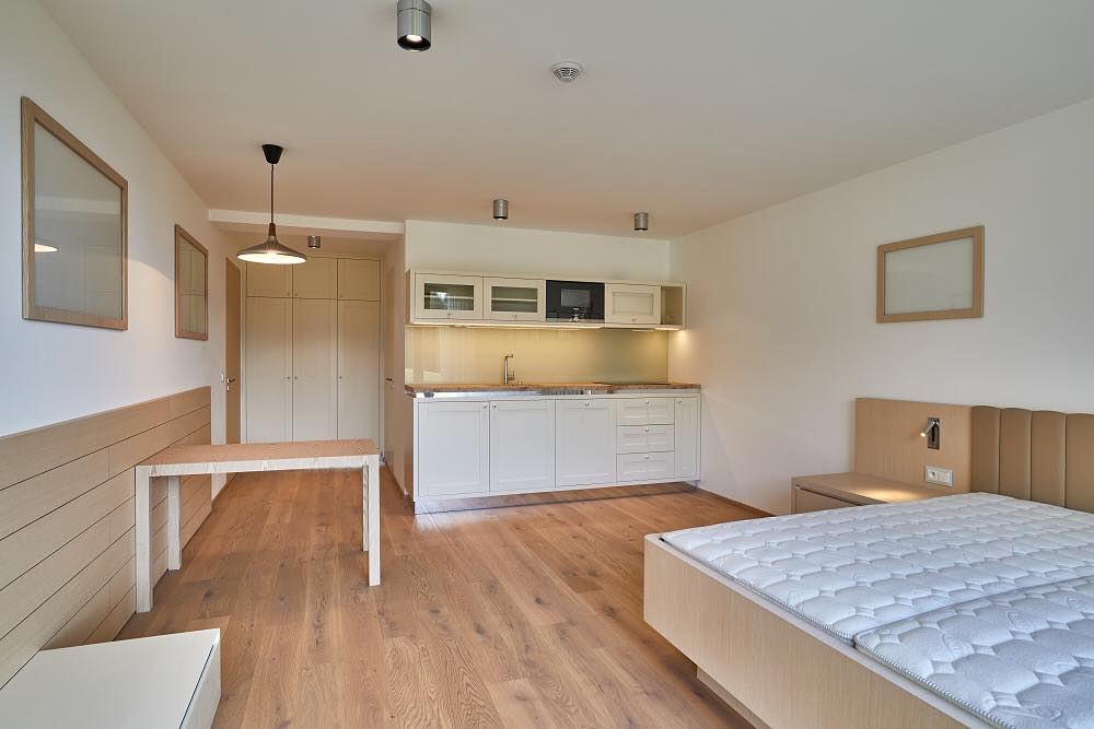 Dokončený apartmán s kuchyňským koutem