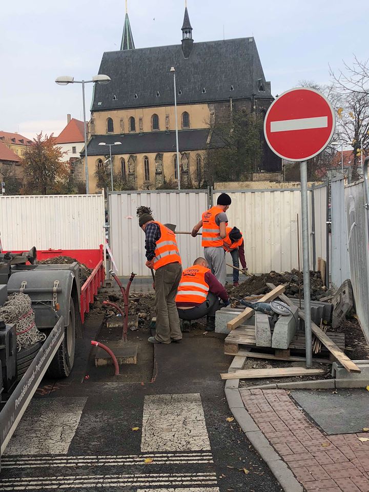 Práce na infrastruktuře a zpevněných plochách v centru města